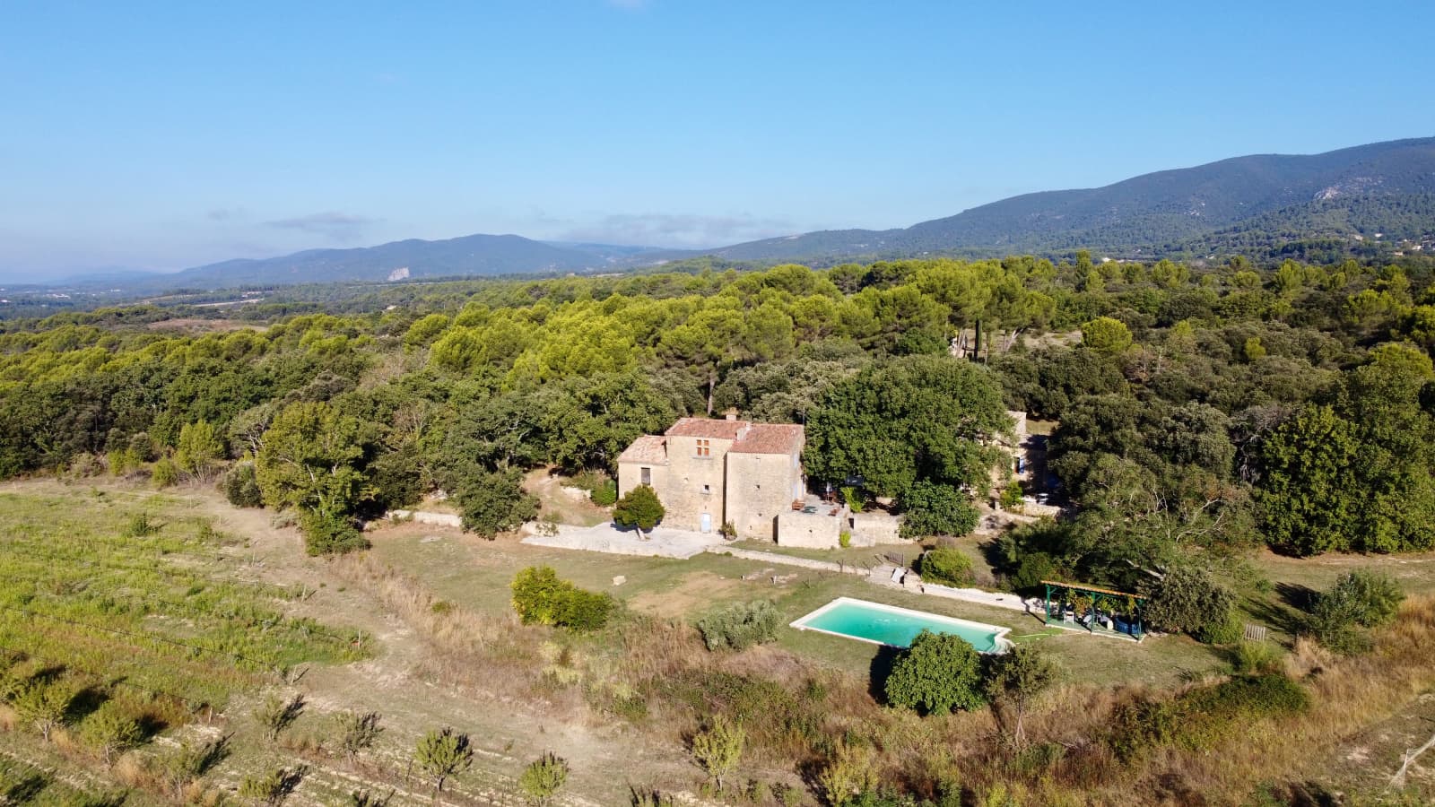 Cucuron historic property