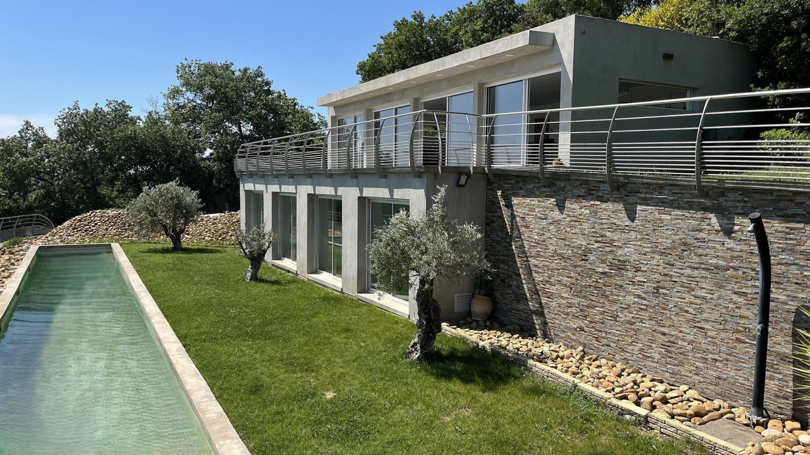 Rochefort-du-Gard architect house