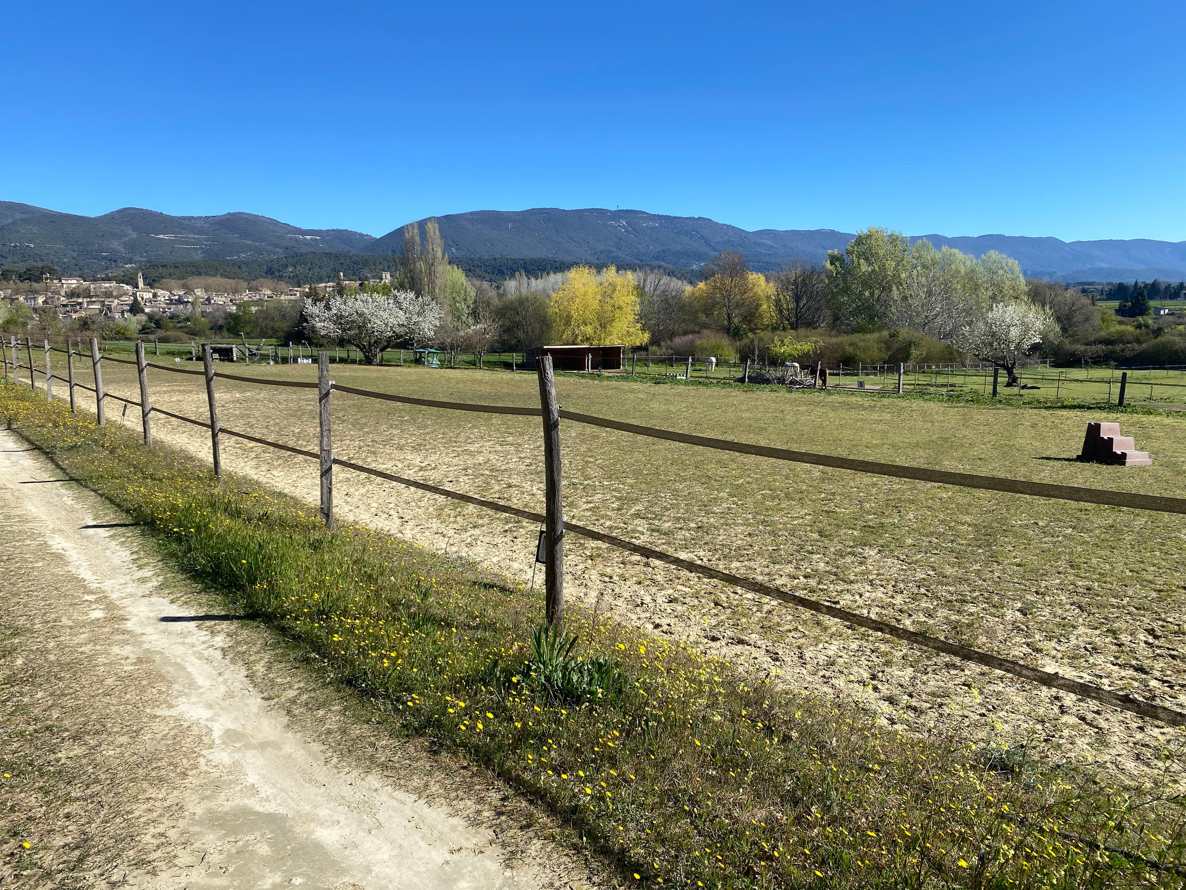 Cucuron property in an exceptional setting