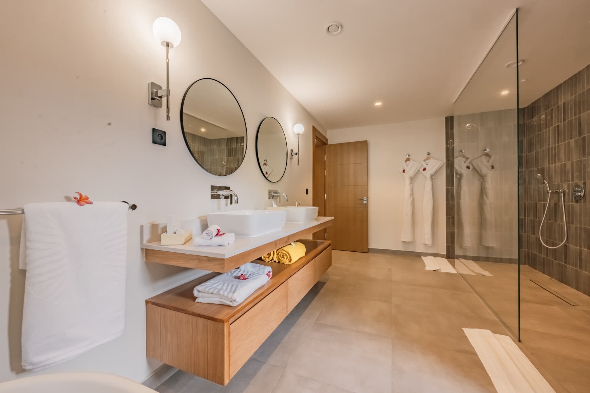 Legend Hill - Penthouse - Penthouse_4_ch_-_Master_Bathroom__2__01.jpeg