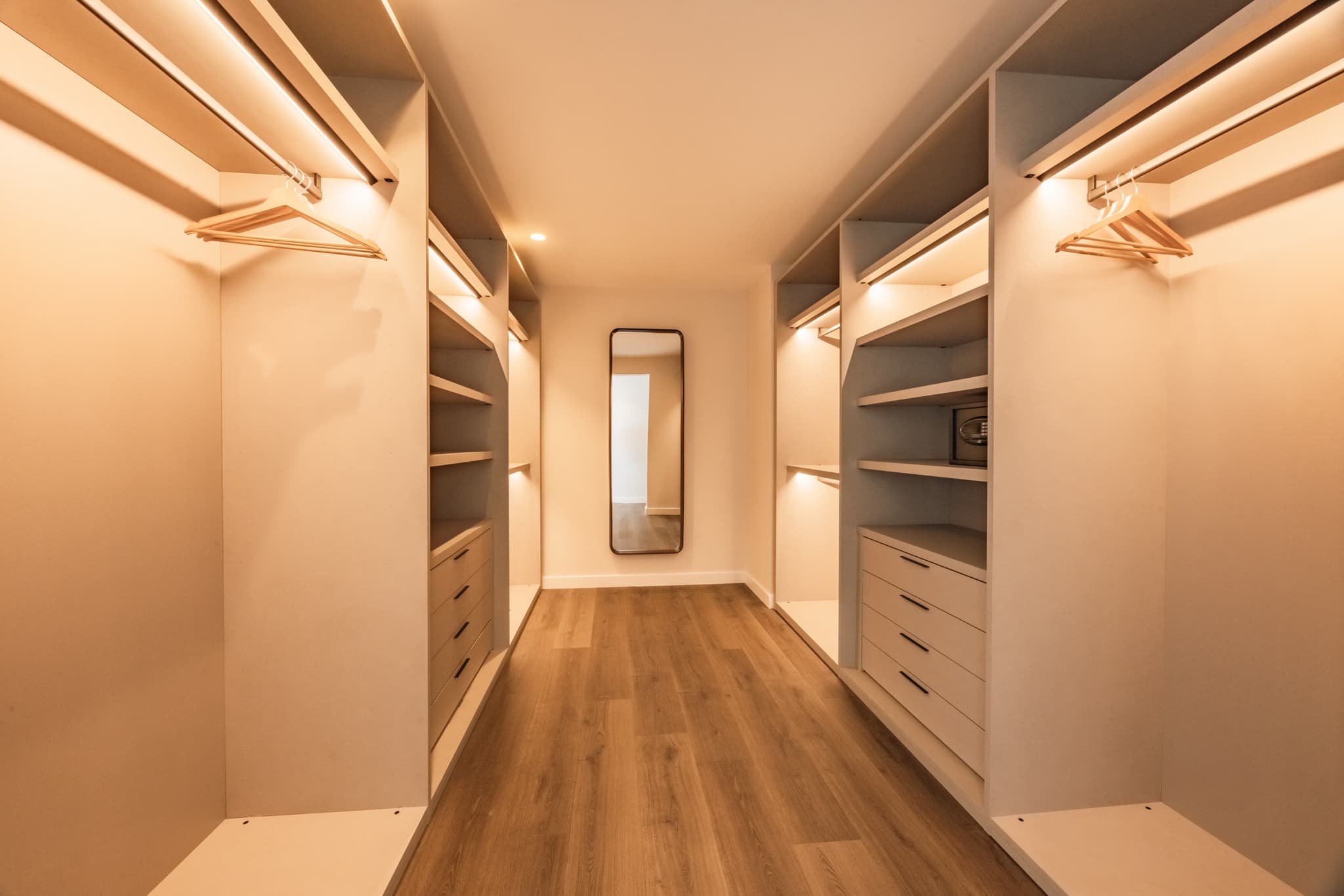 Legend Hill - Penthouse - Penthouse_4_ch_-_Dressing.jpeg