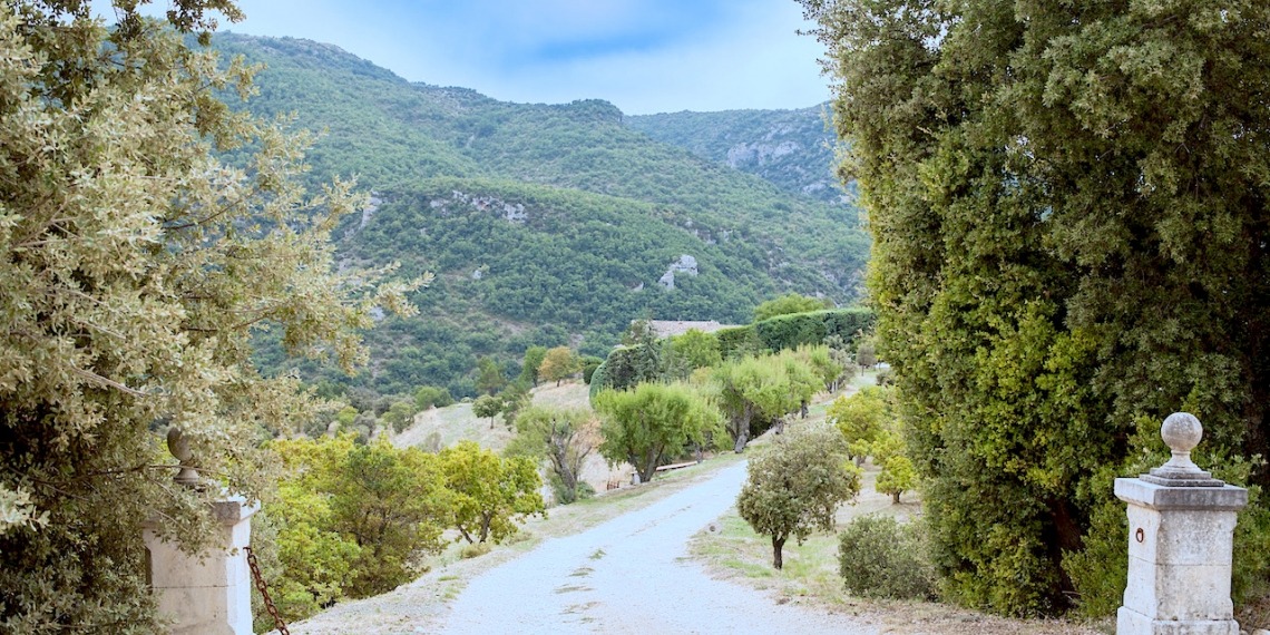 Propriété dans un écrin minéral et sauvage dans le Luberon - Stone Investment