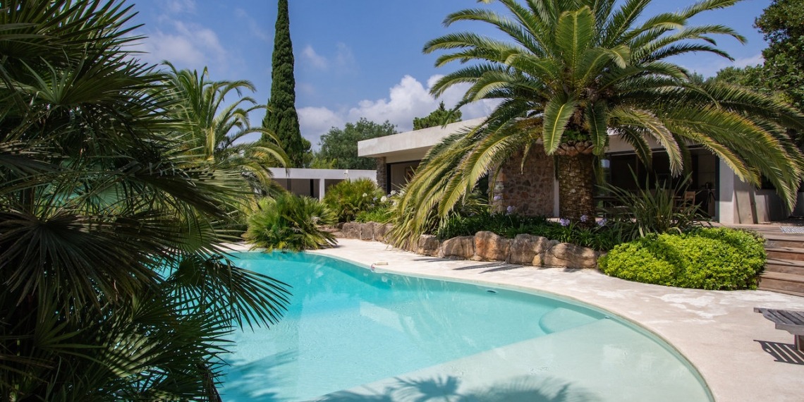 Maison Grimaud, architecture et luxuriance signée Pierre Tobolka