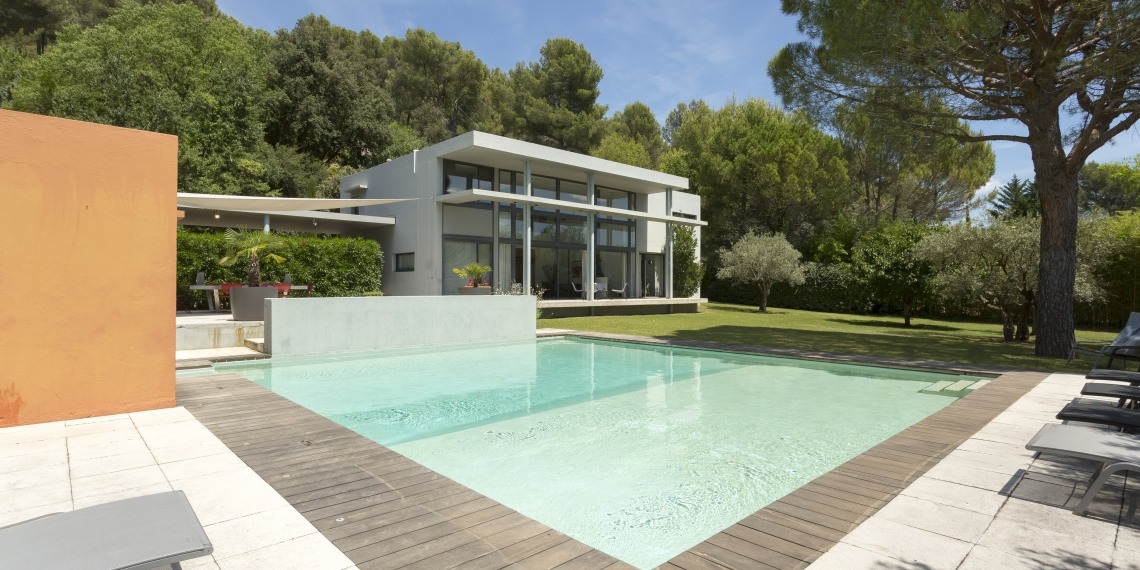 Villa à Cadenet dans le Luberon avec une architecture remarquable